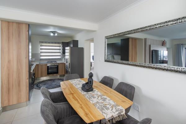 EXCELLENT VALUE
Picture perfect garden apartment that is well located in the sought after complex of Fish Eagle View
Step into a ...