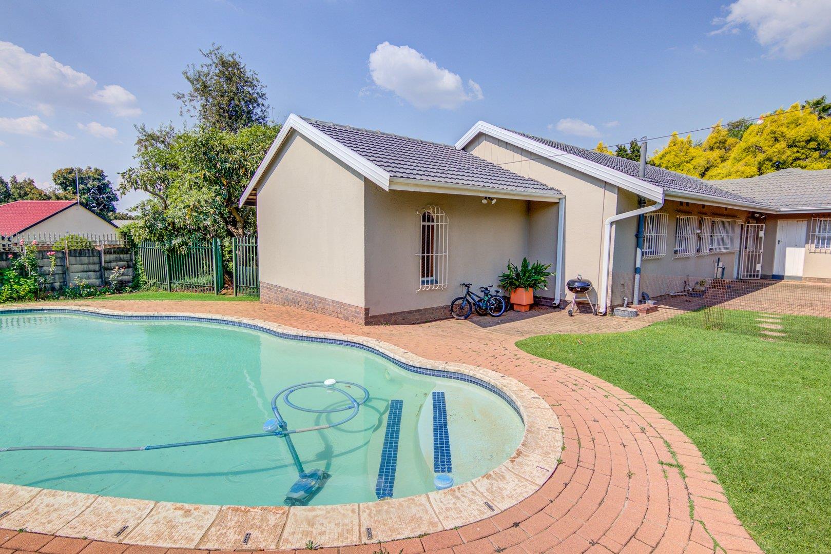 3 Bedroom House for sale in Aston Manor 30 Eton Drive P24112158944