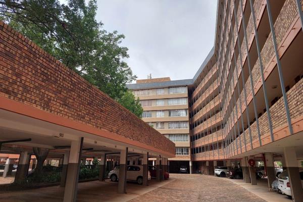 **Another Team Alore Exclusive Mandate To Sell**
This neat 1 bedroom apartment is perfect for the student attending varsity this year. ...