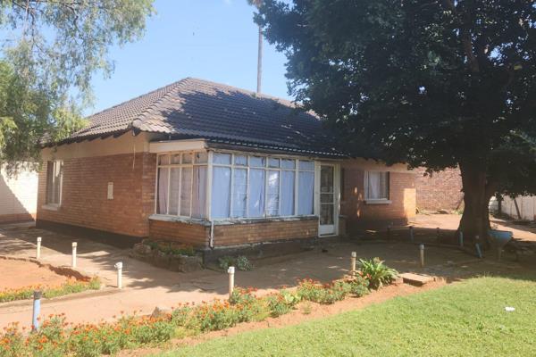 Low maintenance face-brick property with manageable size garden
Pre-paid electricity.
The property is situated close to Stilfontein ...