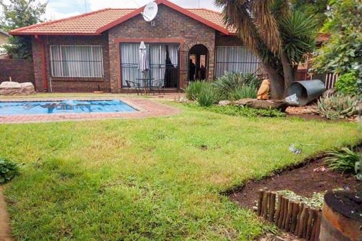 2 Bedroom House for sale in Zwartkop