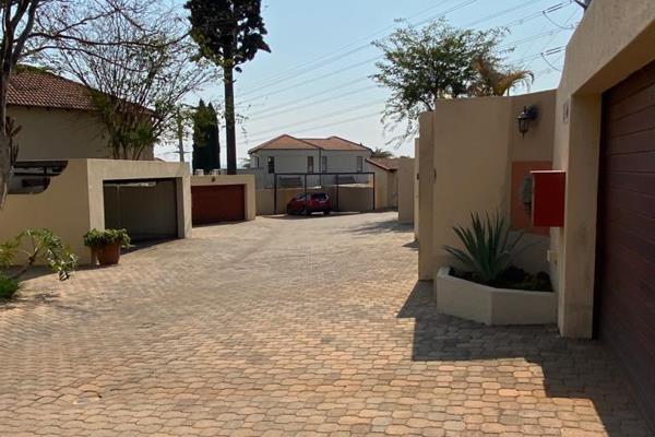 3 Beds 2bathsTownhouse to Rent in the heart of Lonehill!
A recently renovated Townhouse for Rental in the sought after Castellon ...