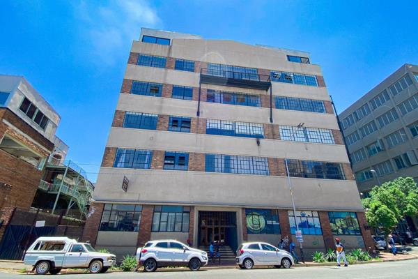 On offer this stunning studio apartment in on the west side of Maboneng, the apartment comes with a built in stove,fitted kitchen that ...