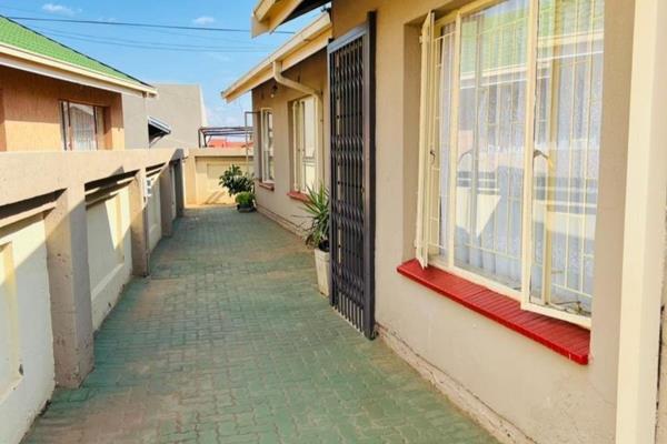 This elegant 3 bedroom, 2 bath, garage, outside toilet and well-fenced house up for sale in the safety of plush suburb of Zone 14.  The ...