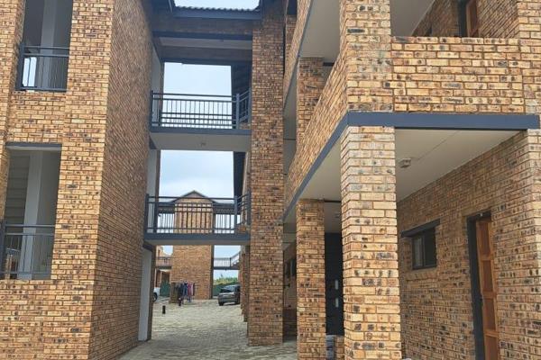 Modern 2-Bedroom Townhouse for Sale in Secure Complex
This newly built 2-bedroom townhouse is in a highly secure complex with 24/7 ...