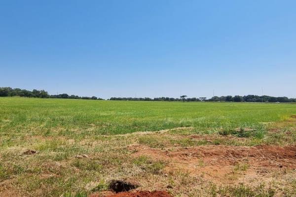 Undeveloped vacant land situated in Waterkloof Rustenburg 
Perfect for livestock farming, crops, and housing development. potential is ...