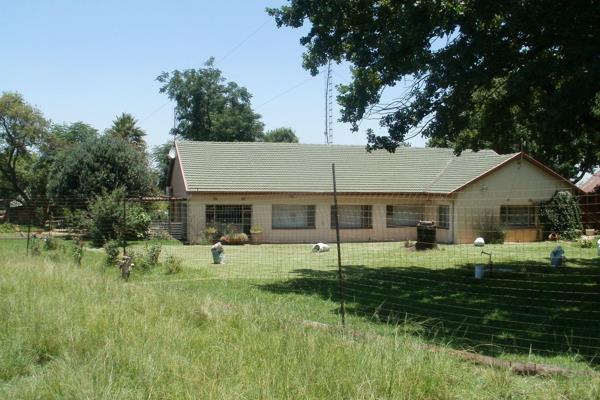 Multipurpose farm property for sale!!

This 85,6532 ha farm property with 20 ha water listed in from the Bronkhorstspruit Wilgeriver ...