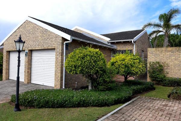 OCCUPATION: JULY

Please send me an email to arrange a viewing.

This property consists of the following:
3 bedrooms with BIC
2 ...