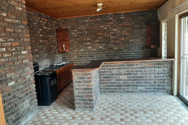 Neat 1 bedroom garden cottage for rent. Safe and secure and ideal for a single person looking for extra security. Open plan kitchen ...