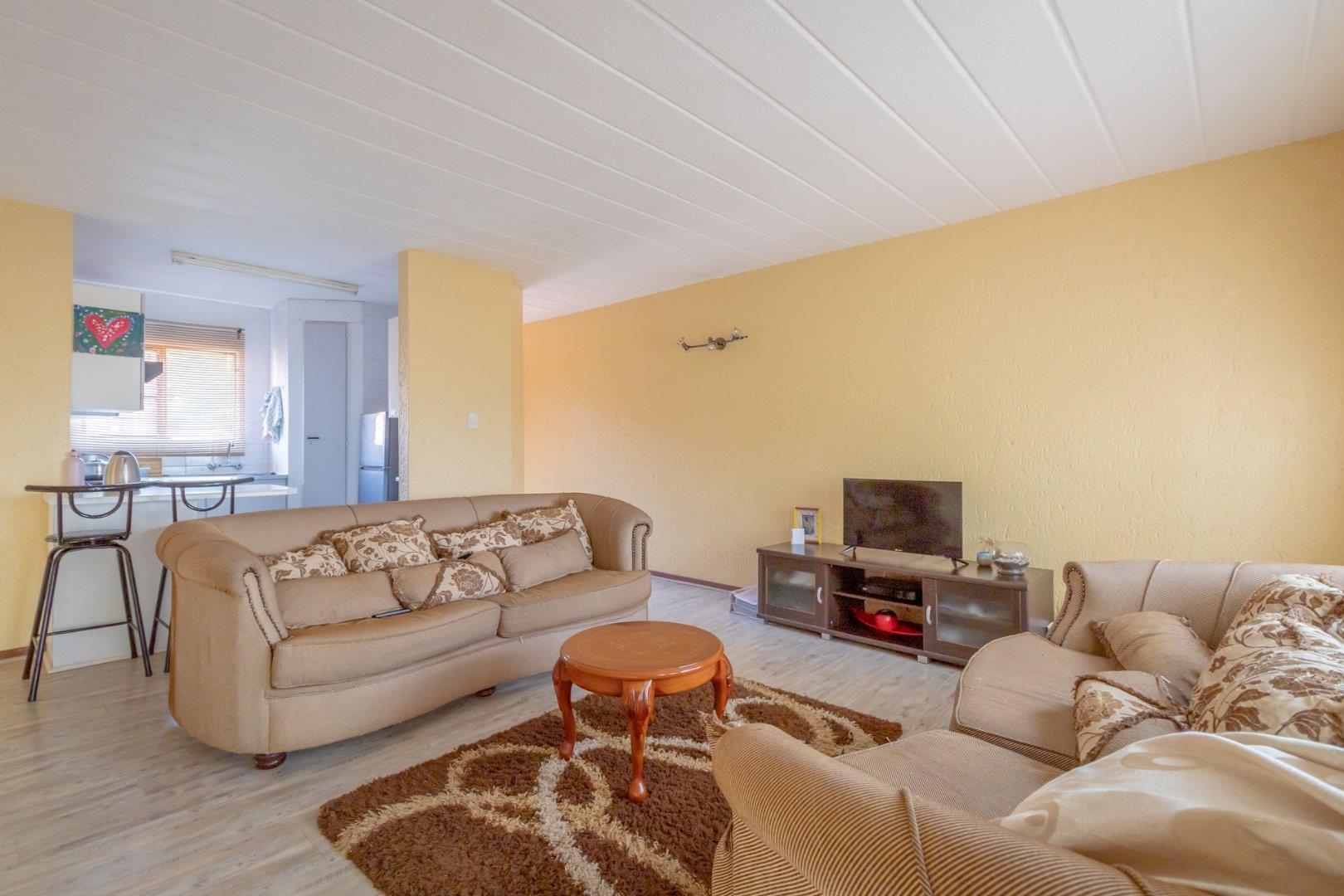 2 Bedroom Townhouse for sale in Little Falls P24112187314