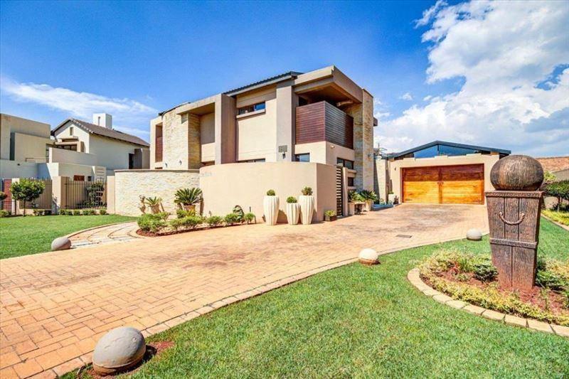 5 Bedroom House for sale in Serengeti Lifestyle Estate P24112188539