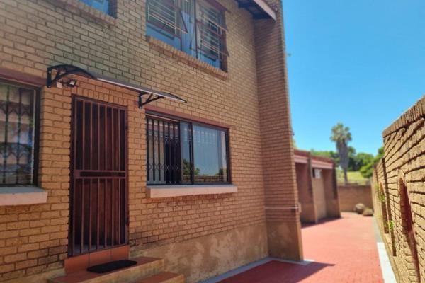 This property offers;
5 Bathrooms
5 Bathrooms (4 en-suite)
Spacious kitchen with gas stove, laundry area and ...