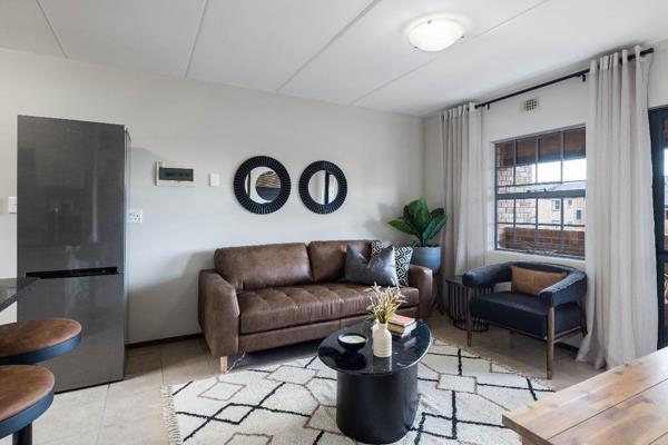 Beautiful 2 Bedroom apartment in safe and secure complex.
Fitted with access to high-speed fibre. 
Save with Prepaid electricity and ...