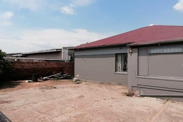 I invite all Investors to come and view the property today.
This property is situated in the heart of Springs Town close to all ...