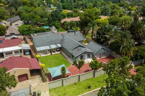 Ideally located in the heart of Brackendowns, Johannesburg South, boasting a vast land size of 1120sqms, is this modern family home. ...