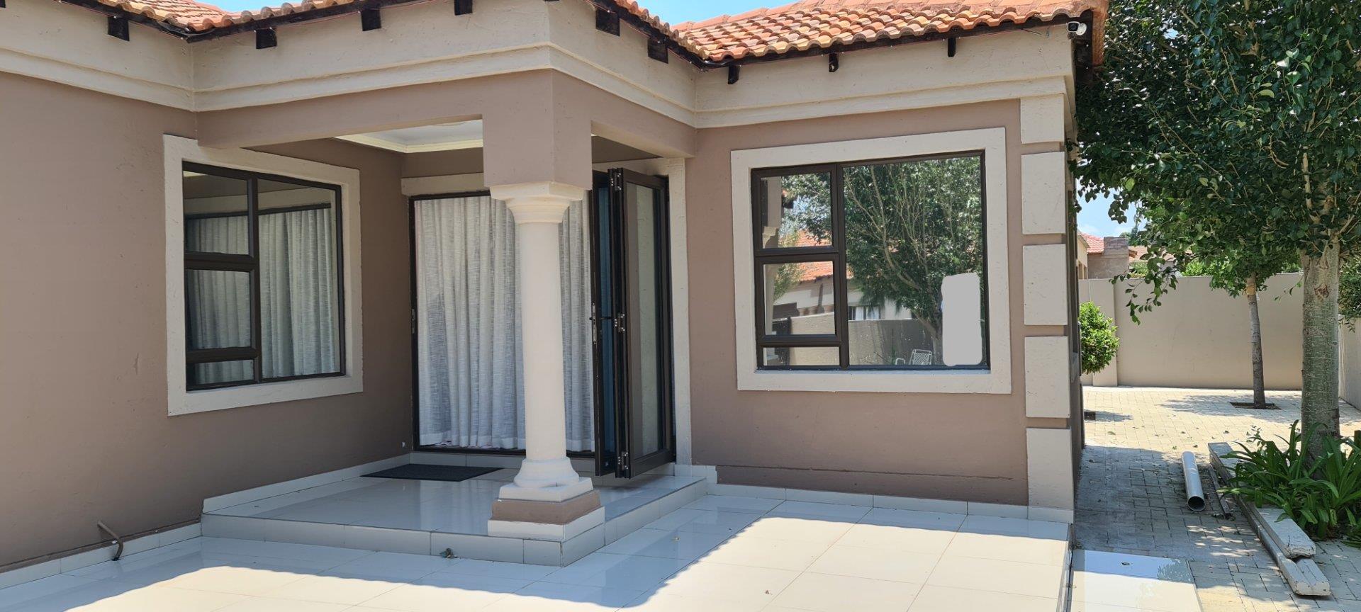 3 Bedroom Townhouse for sale in Klerksdorp Rural P24112223656