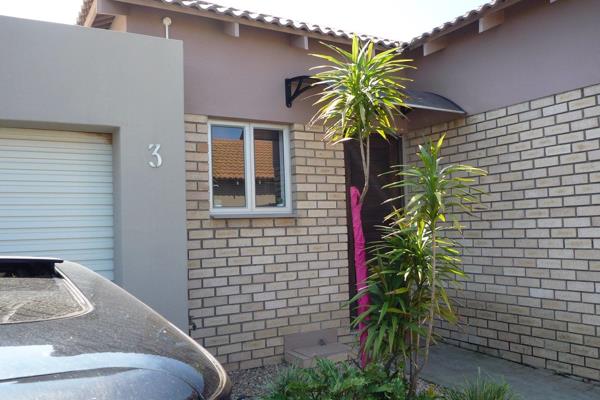 Lovely 3 bedroom home to rent in a secure complex.  It comprises of

3 spacious ...