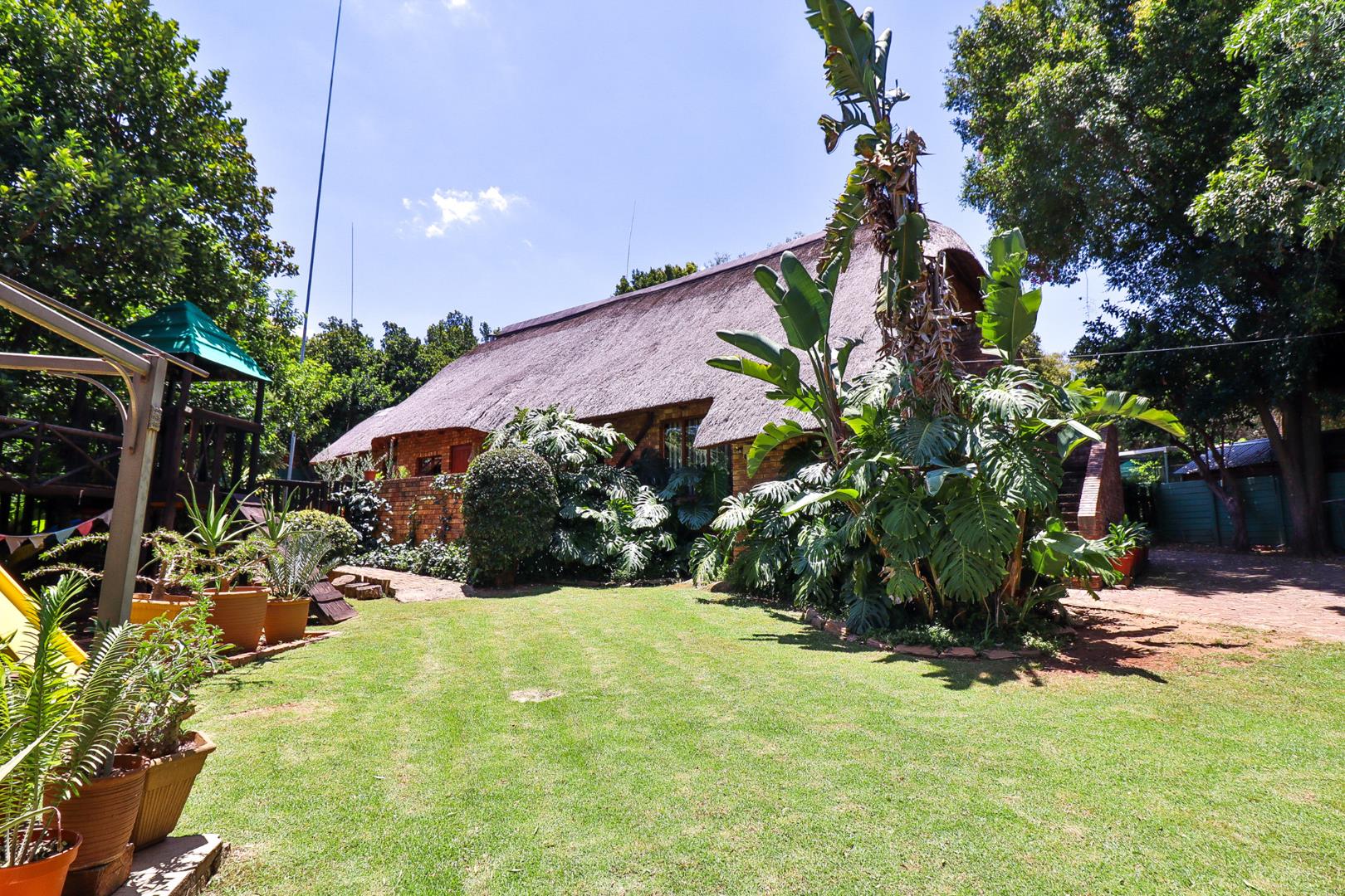 4 Bedroom House for sale in Faerie Glen P24112226205