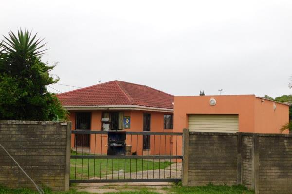 Introducing this spacious and secure 3 bedroom home with garge to the market.
This lovely home is situated in a lovely street, close ...