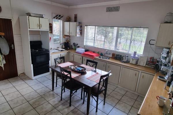 Well maintained 3 bedroom house for sale
This house offers 3 spacious bedrooms with build in cupboards
As well as a study room which ...