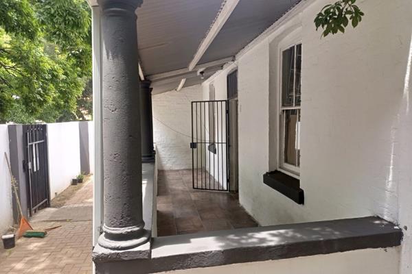 This quaint property is situated in the bustling suburb of Boksburg North within closed proximity of shops and other ...