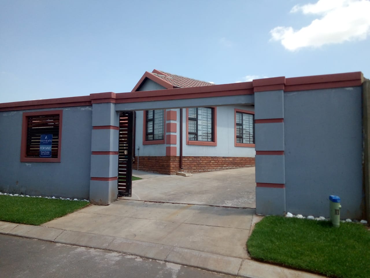 3 Bedroom House for sale in Mohlakeng P24112235845