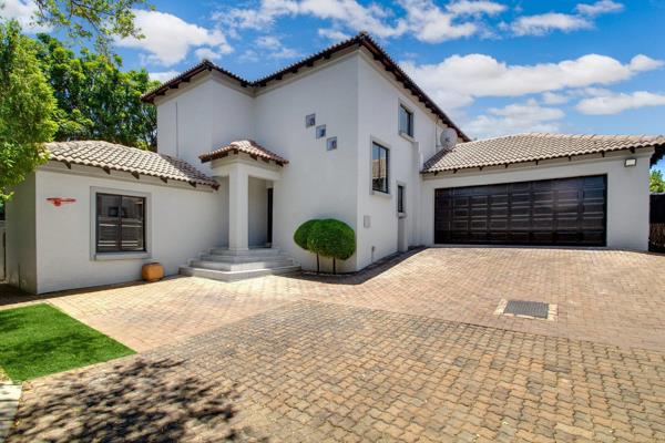 This stunning, newly renovated 3-bedroom home is situated in Cedar Lakes Estate. 
Modern and renovated with top of the range finishes ...