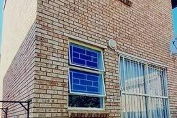 Stunning face brick duplex with private garden

This gorgeous duplex is found close to Curro Academy in the very heart of the ...