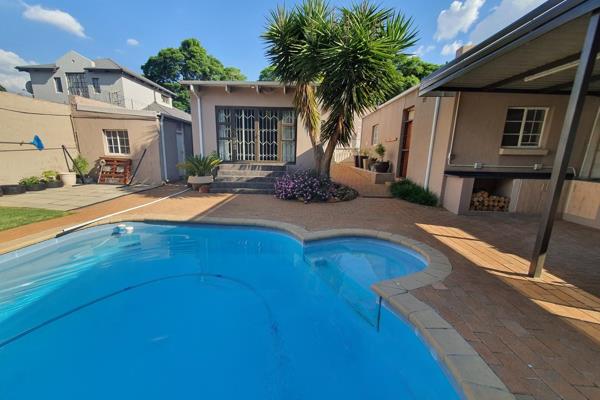 STUNNING FAMILY HOME , IN GOOD AREA , SITUATED ON A DOUBLE STAND WITH POOL

Nestled in the heart of Kensington, Johannesburg, this ...