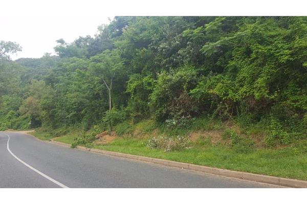 Land of 1407 m2 for sale in Illovo Glen. This is a great opportunity to build your dream home on this huge piece of land. Endless ...