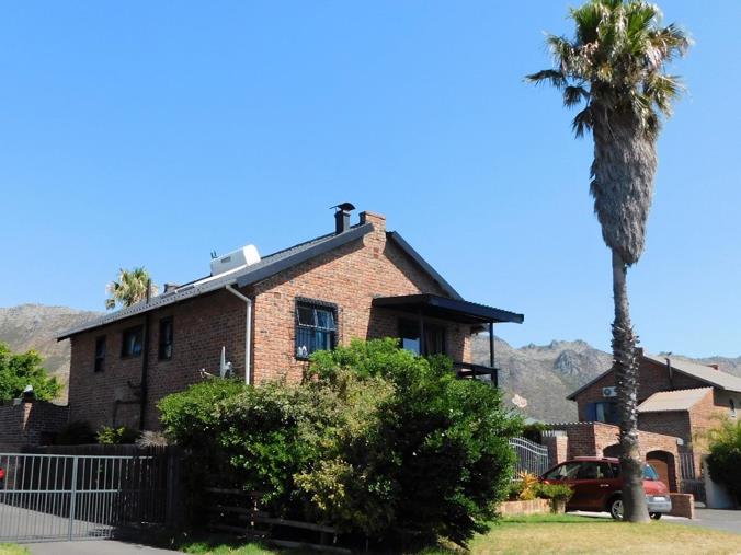 5 Bedroom House for Sale in Gordon Strand Estate