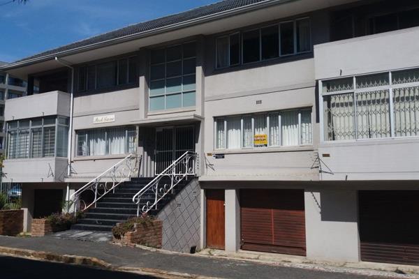 Prime Position – Security Complex in the heart of Rondebosch. Walk to Riverside Shopping Centre, Transport and UCT.

Spacious and ...