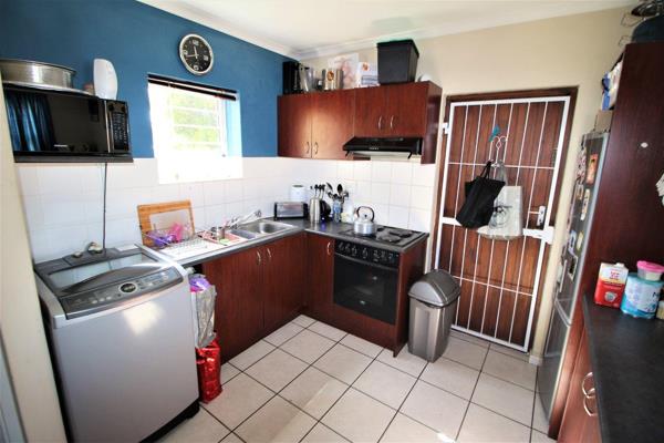 Exclusive mandate!

Offers from R1 295 000.

This modest home has three bedrooms, two bathrooms, a kitchen and a lounge with a back ...