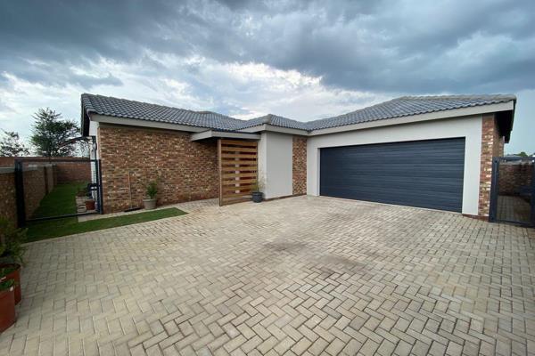 Exclusive Mandate.

Birchwood Country Estate in Potchefstroom offers Google Home and Apple Ready smart homes. 

This 3-bedroom, 2 ...