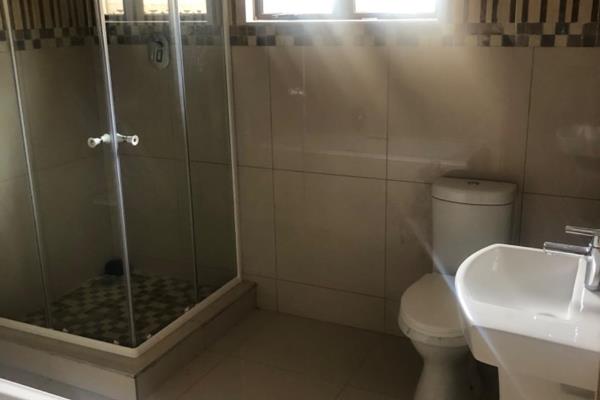 Modern townhouse for rent 
2 x bedroom with bics
1 x general bathroom 
Fully fitted ...