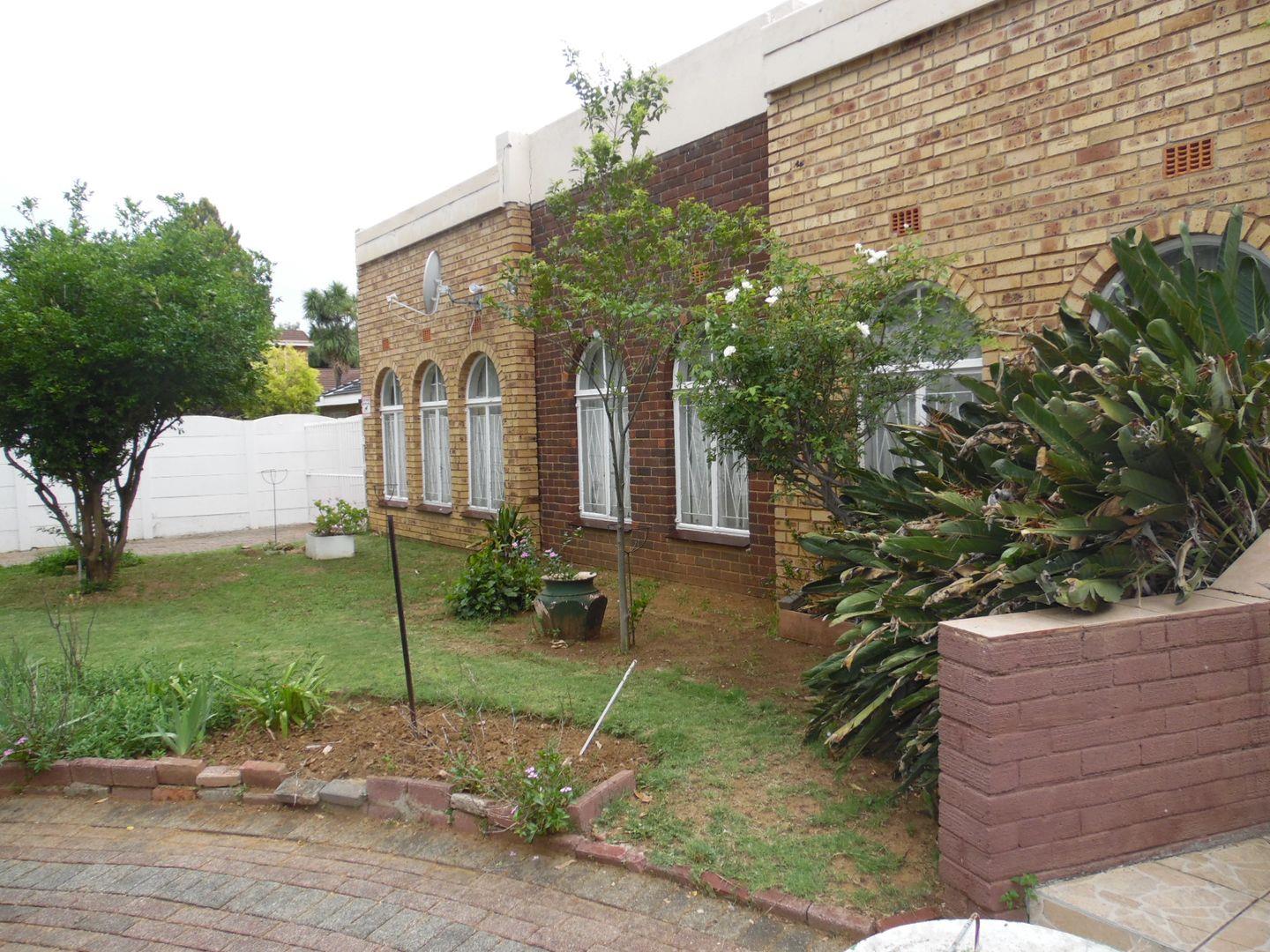 4 Bedroom House for sale in Jan Cilliers Park - P24-112274588