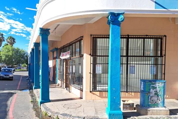 Commercial corner Property to let.
Opposite City hall in CBD (behind Kimberley ...