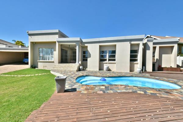 Once in a lifetime opportunity, don&#39;t let this one pass you by!

Accommodation consists of 4 bedrooms and 2.5 bathrooms (main en ...