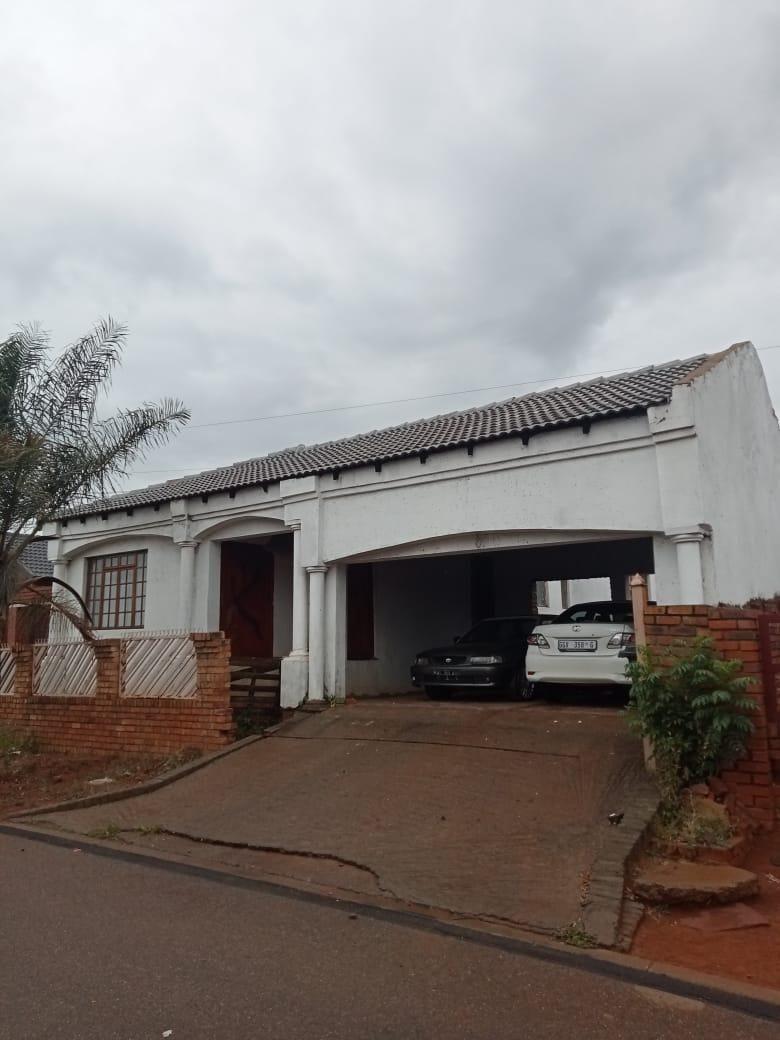 3 Bedroom House For Sale In Atteridgeville P24 112280947