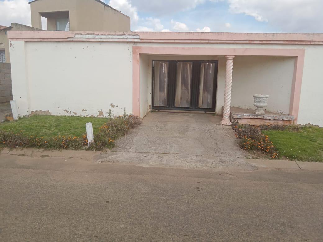 3 Bedroom House for sale in Dobsonville Ext 3 P24112281387