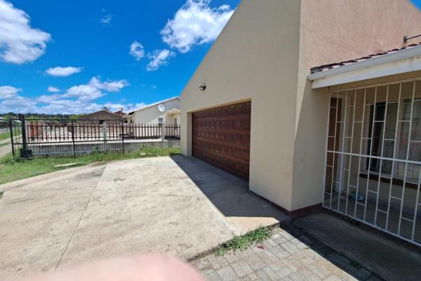 This lovely home is a MUST buy deal and is situated in a quiet and peaceful cal da sak neighborhood.  

It comprises of :
A FULLY ...