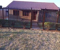 House for sale in Lindo Park