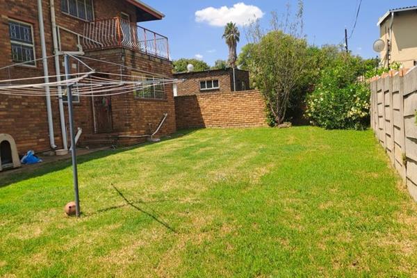 Set back off the main road, large family home spacious in everyway. 
Garden back and front. 
Face brick solid house, no damp. 
So close ...