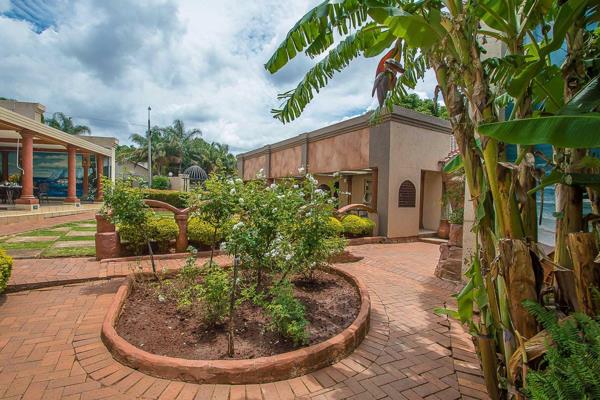 Stunning property situated conveniently close to Clearwater  Mall, Little Falls Resort,  Walter Sisulu Botanical gardens and many more ...