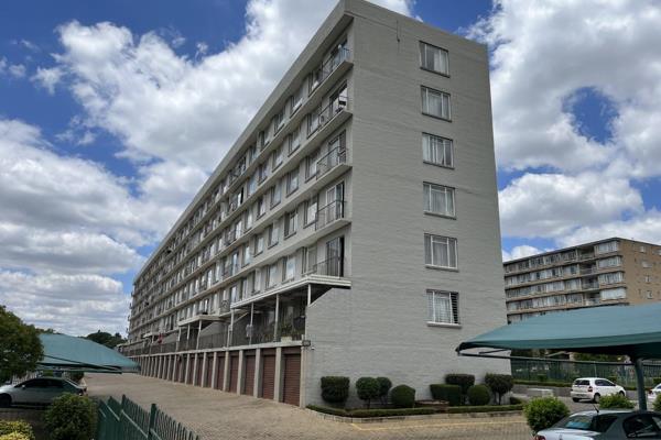 A spacious 2 bedroom Apartments is available in Queenswood. This renovated unit includes ...