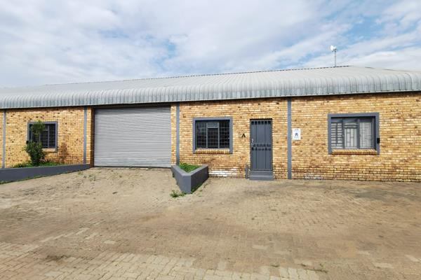 Safe and Secure 225 square meter warehouse to rent.
Alarm system with armed response ...