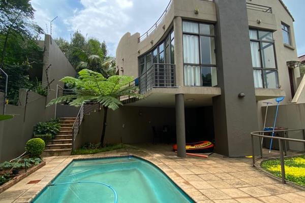 Luxurious 4-Bedroom House with Private Study and Pool in Exclusive Waterkloof Estate!

Welcome to your dream home in the highly ...