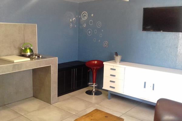 Flatlet SINGEL LADY ONLY
Modern furnished apartment with secure behind remote  gate ...