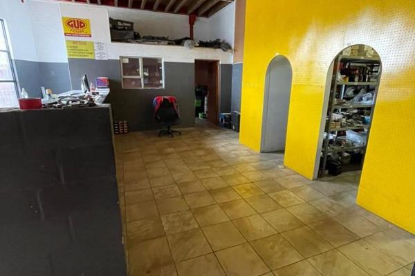 Grab this great opportunity for your own business today, a spacious building with options for a business, shop, workshop or offices on ...