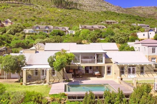 Holiday rental - DAILY RATE

Situated in a prime position in one of Hout Bay’s most desirable security estates, this versatile home is ...